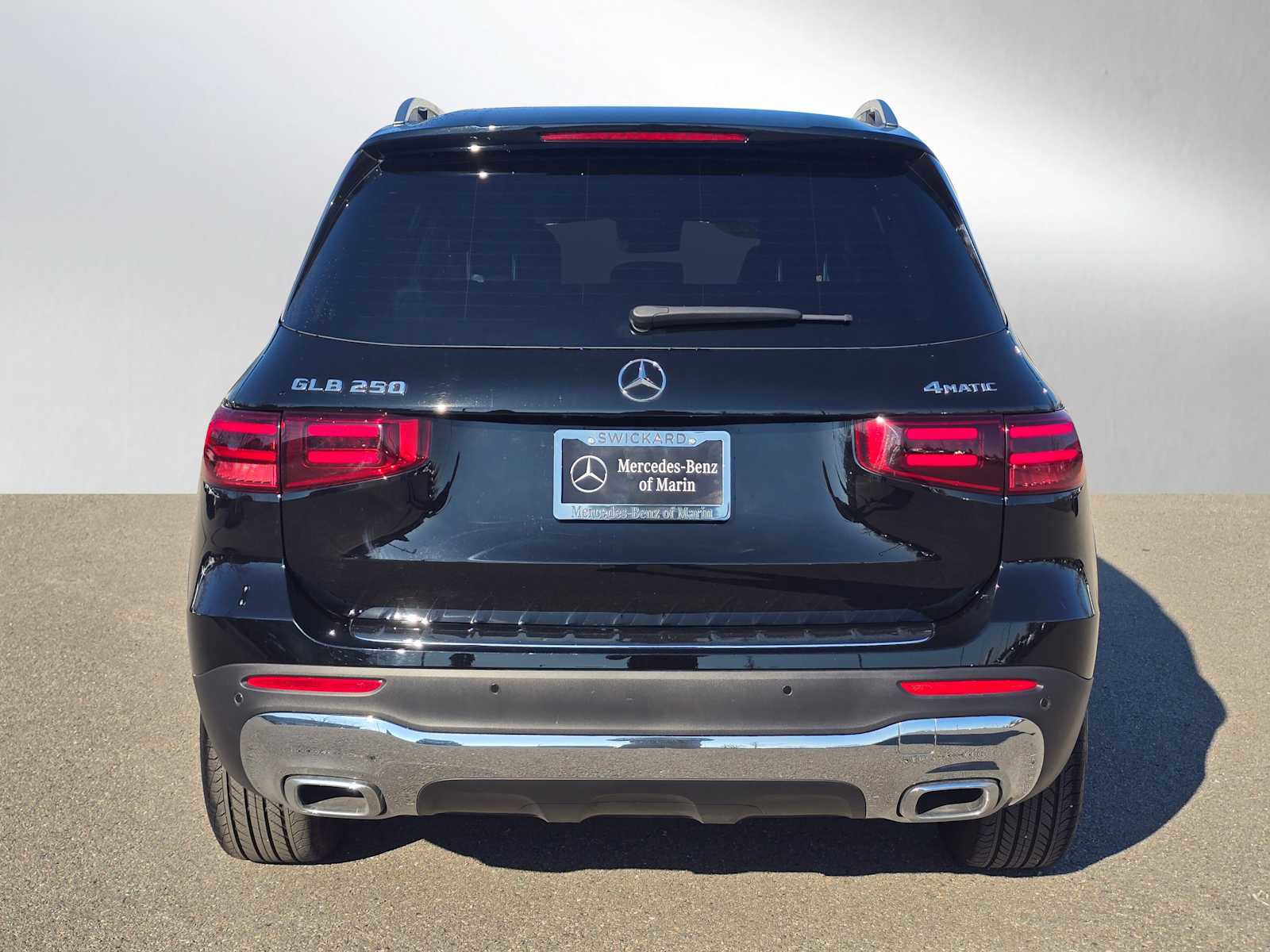 Used 2025 Mercedes-Benz GLB 250 4MATIC image 4