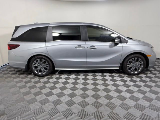 Used 2026 Honda Odyssey Touring image 7
