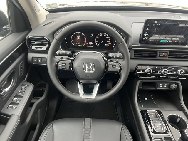 New 2025 Honda Pilot Touring image 14