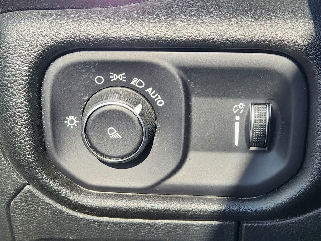 Used 2023 RAM 1500 Laramie AWD/4WD image 23