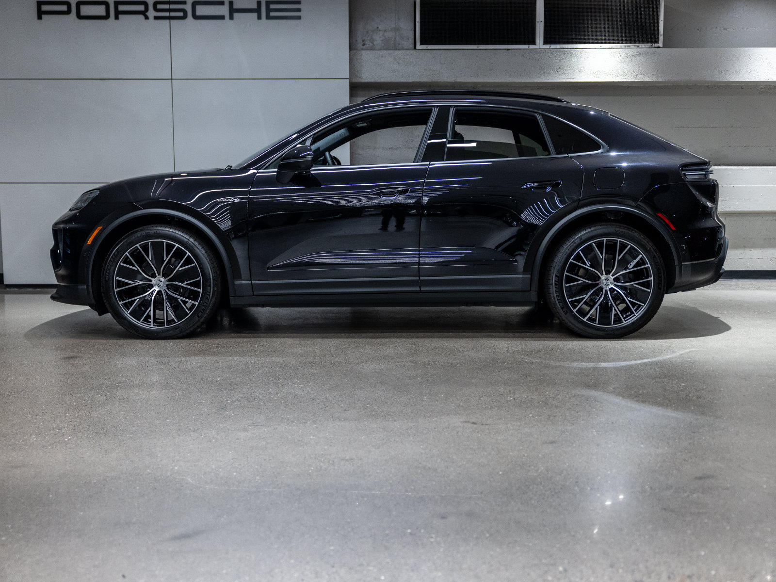 New 2026 Porsche Macan 4 Electric AWD/4WD image 2