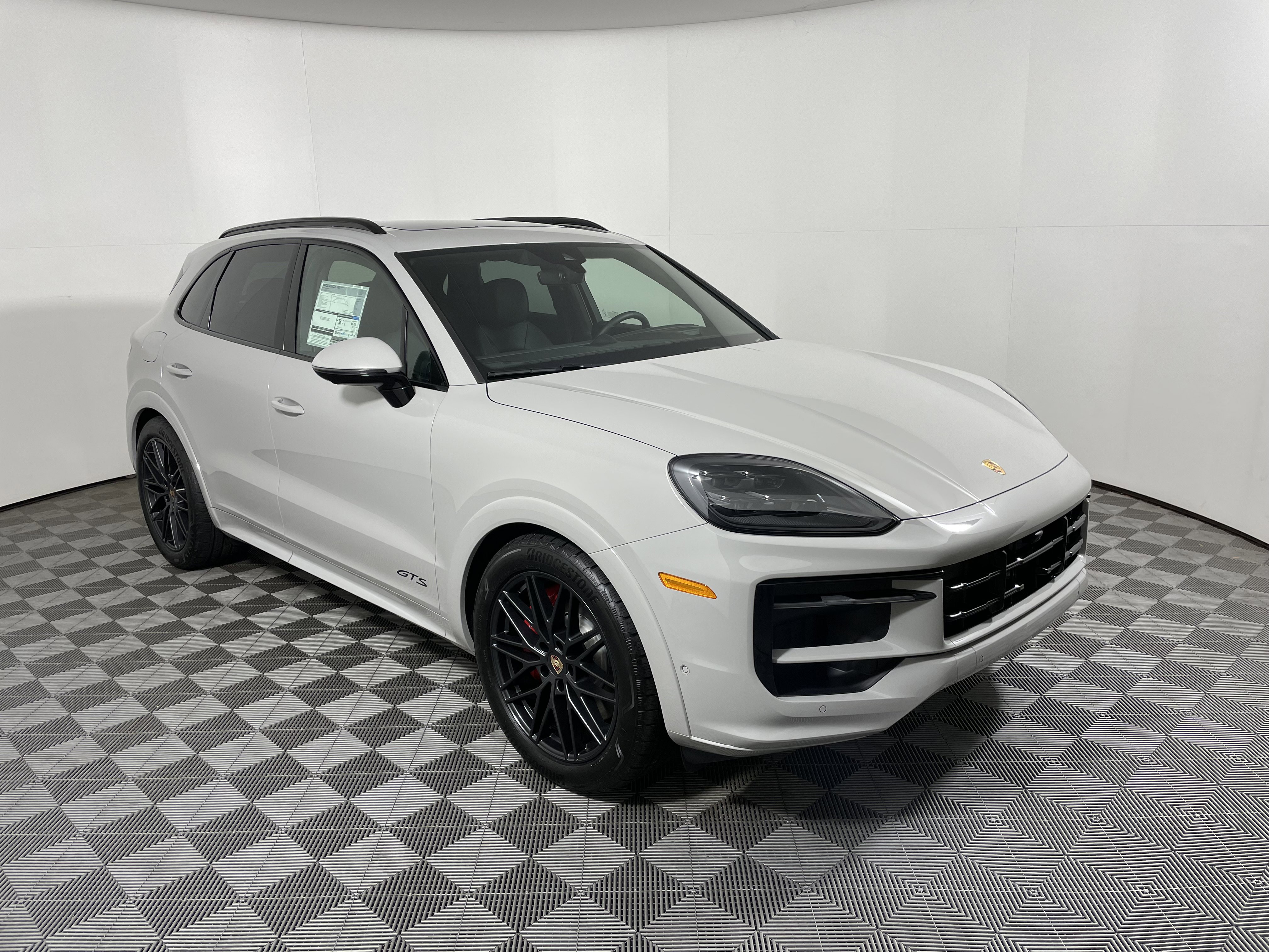 New 2026 Porsche Cayenne GTS image 9
