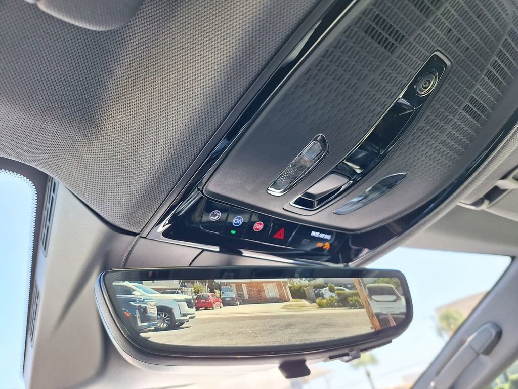 New 2025 Cadillac Optiq Luxury 2 image 18