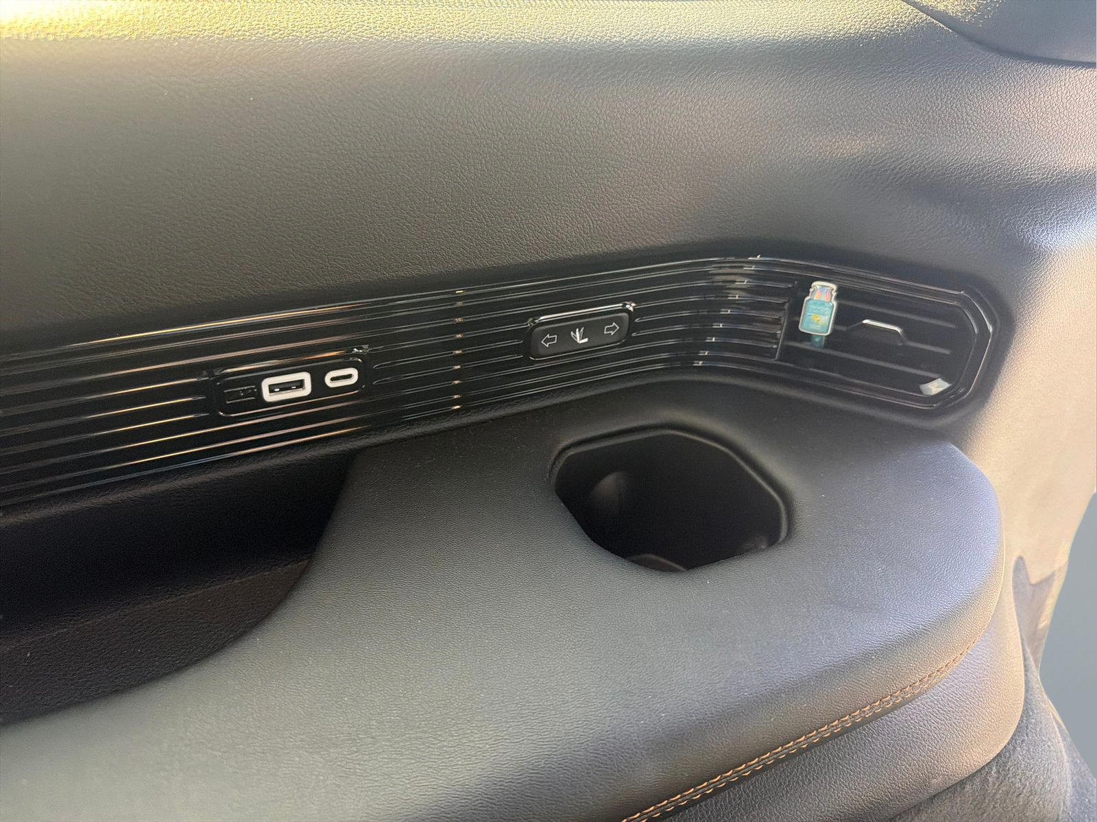 Used 2024 Jeep Grand Wagoneer Series III AWD/4WD image 28