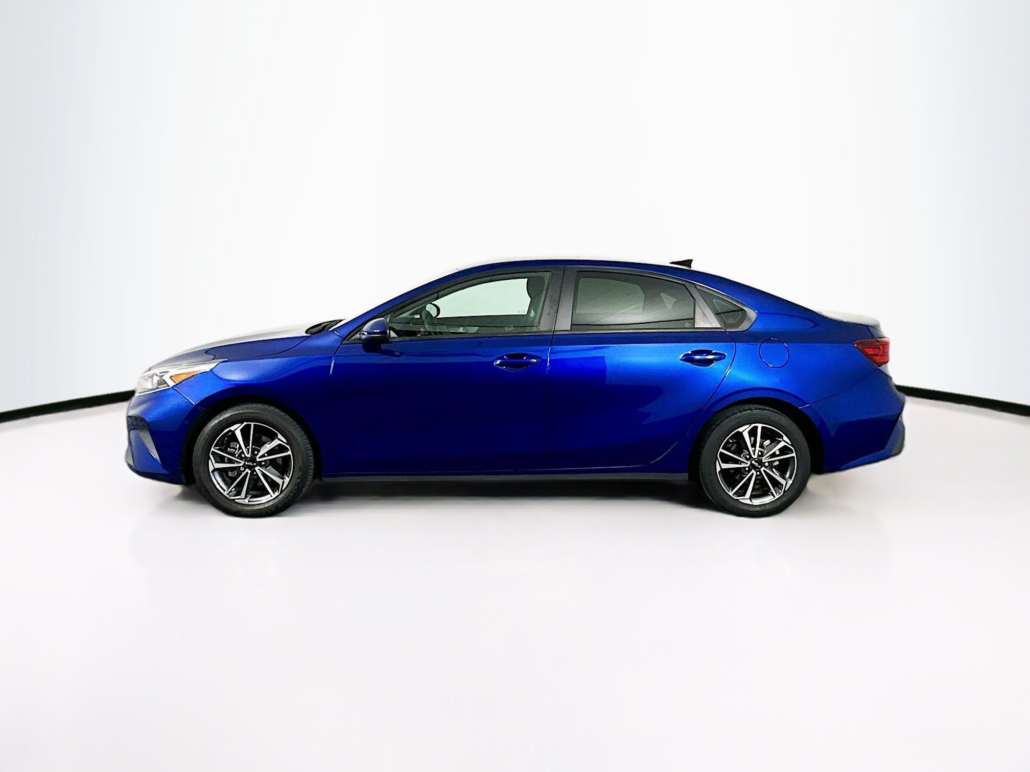Used 2022 Kia Forte LXS FWD image 4