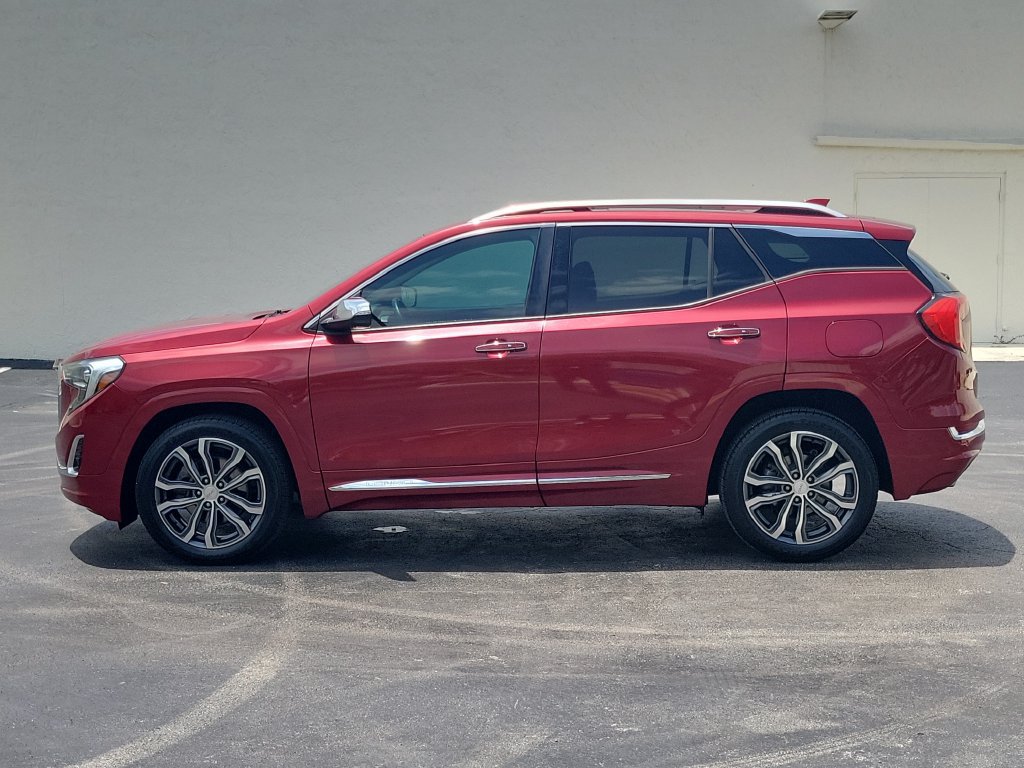Used 2019 GMC Terrain Denali w/ Advanced Safety Package FWD image 9