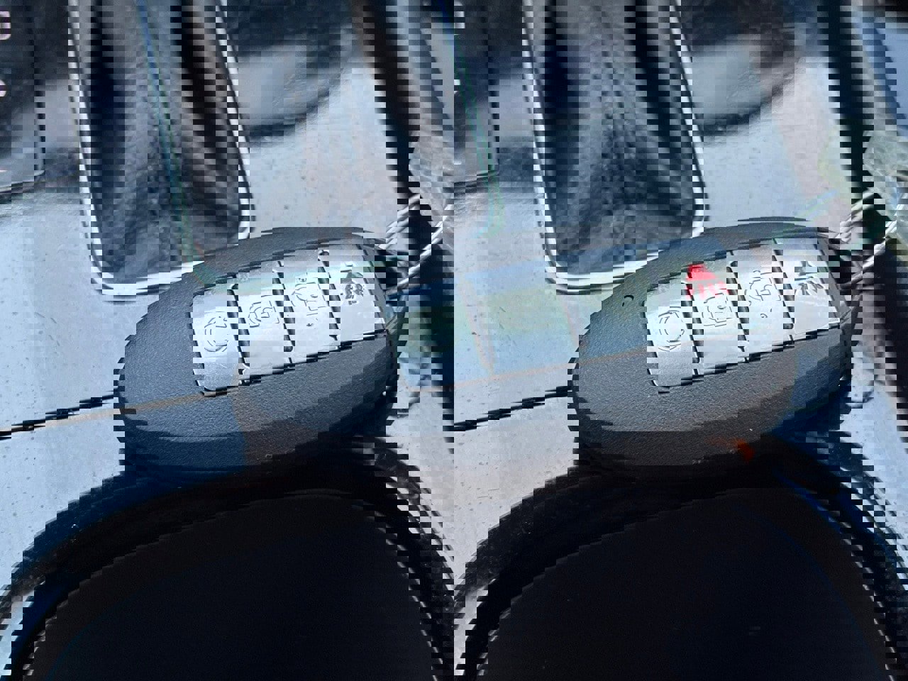 Certified 2023 Nissan Kicks SR w/ Exterior Package image 41