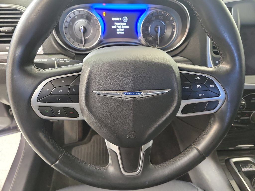 Used 2018 Chrysler 300 Touring RWD image 15