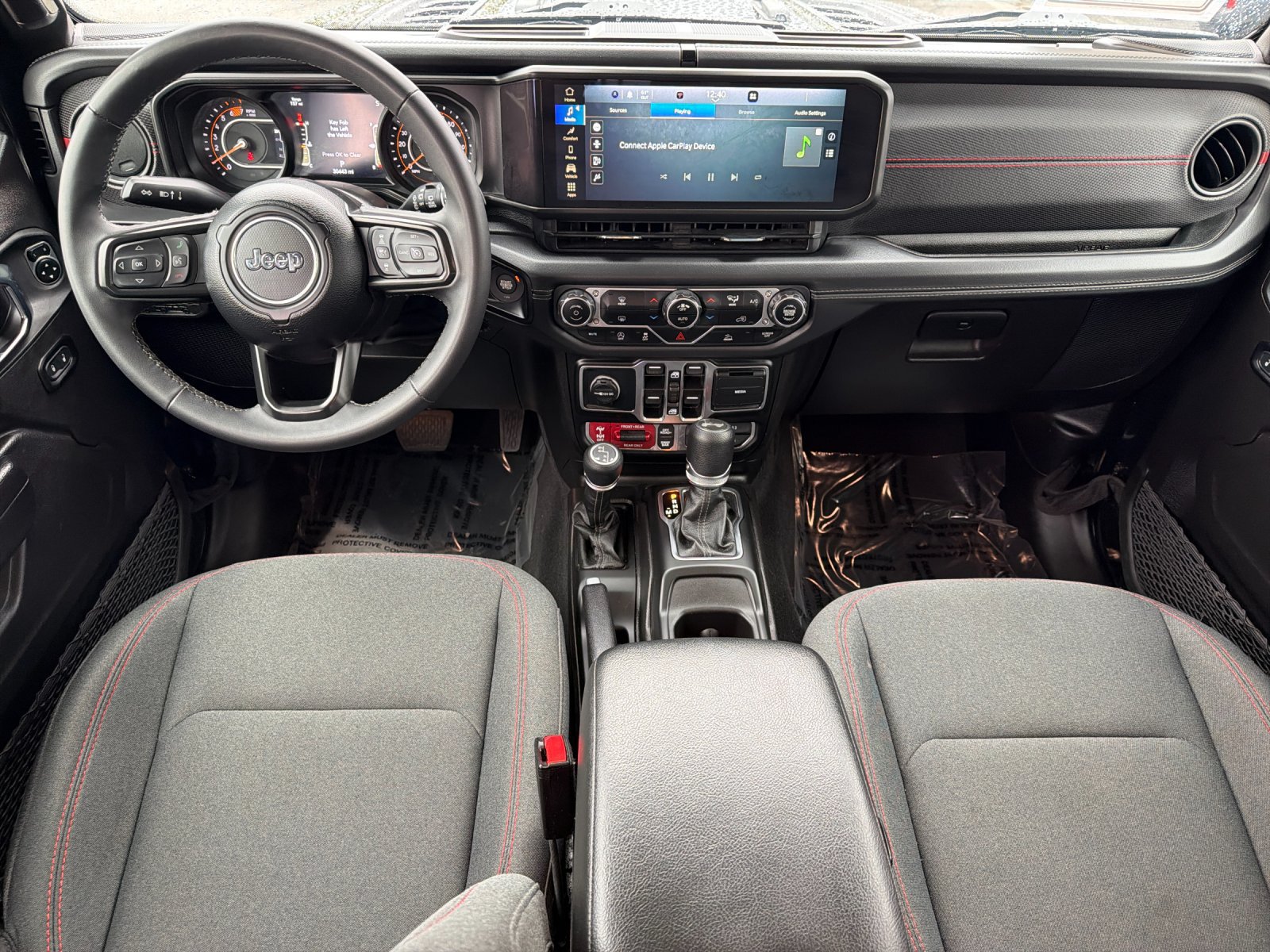 Used 2025 Jeep Wrangler Unlimited Rubicon AWD/4WD image 15