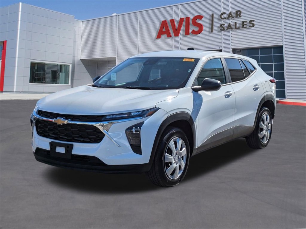Used 2025 Chevrolet Trax LS image 1