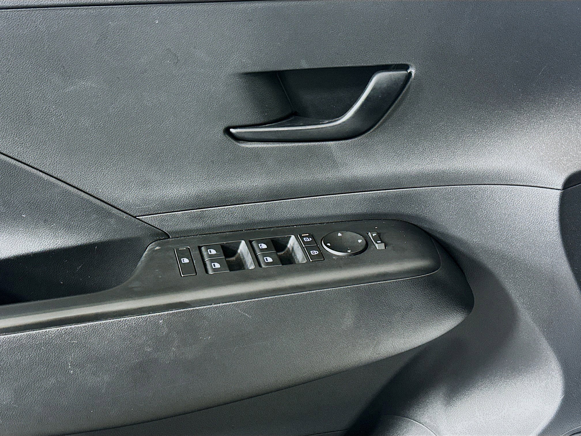 Used 2024 Hyundai Kona SEL FWD image 15