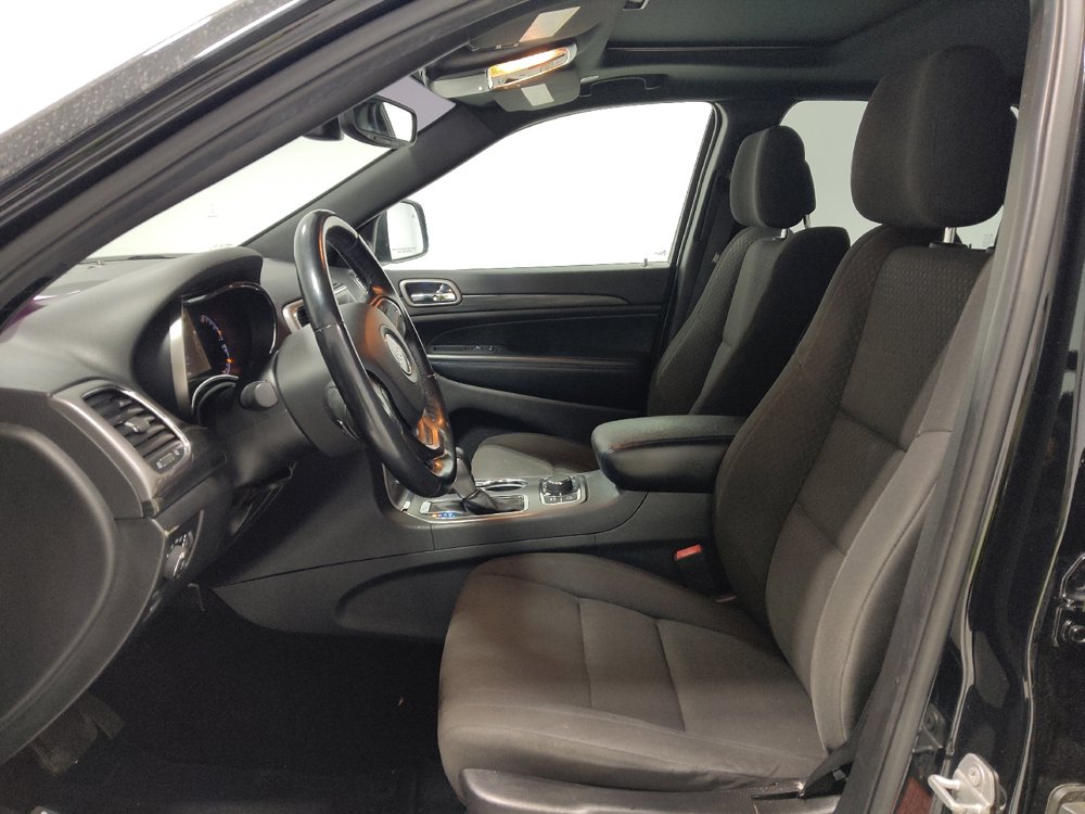 Used 2019 Jeep Grand Cherokee Laredo AWD/4WD image 17