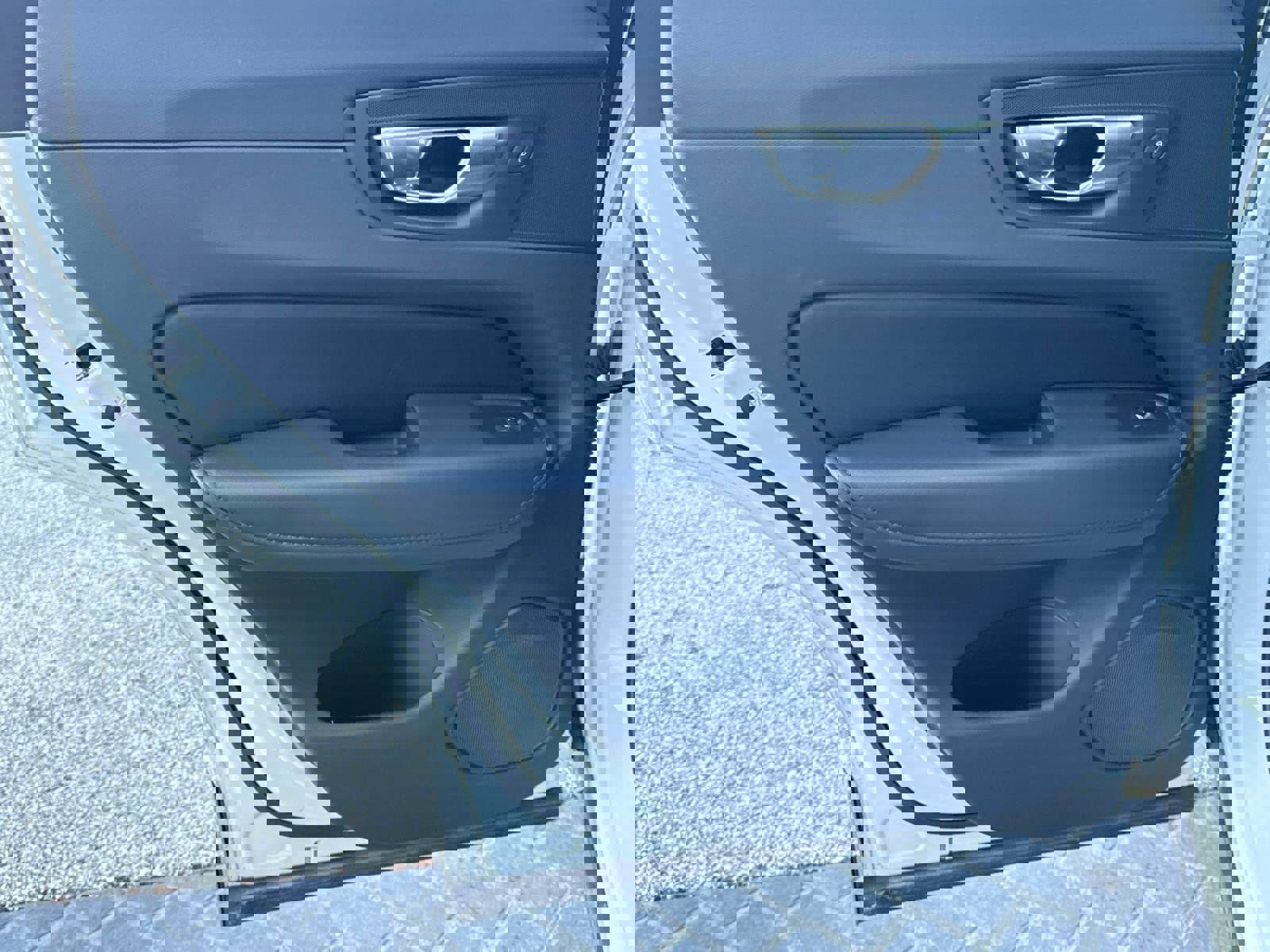 Used 2025 Volvo XC60 B5 Plus image 11