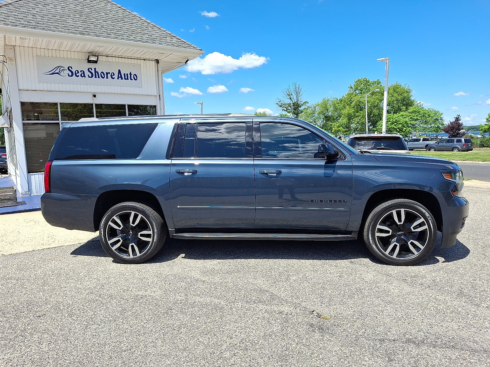 Used 2019 Chevrolet Suburban Premier AWD/4WD image 7