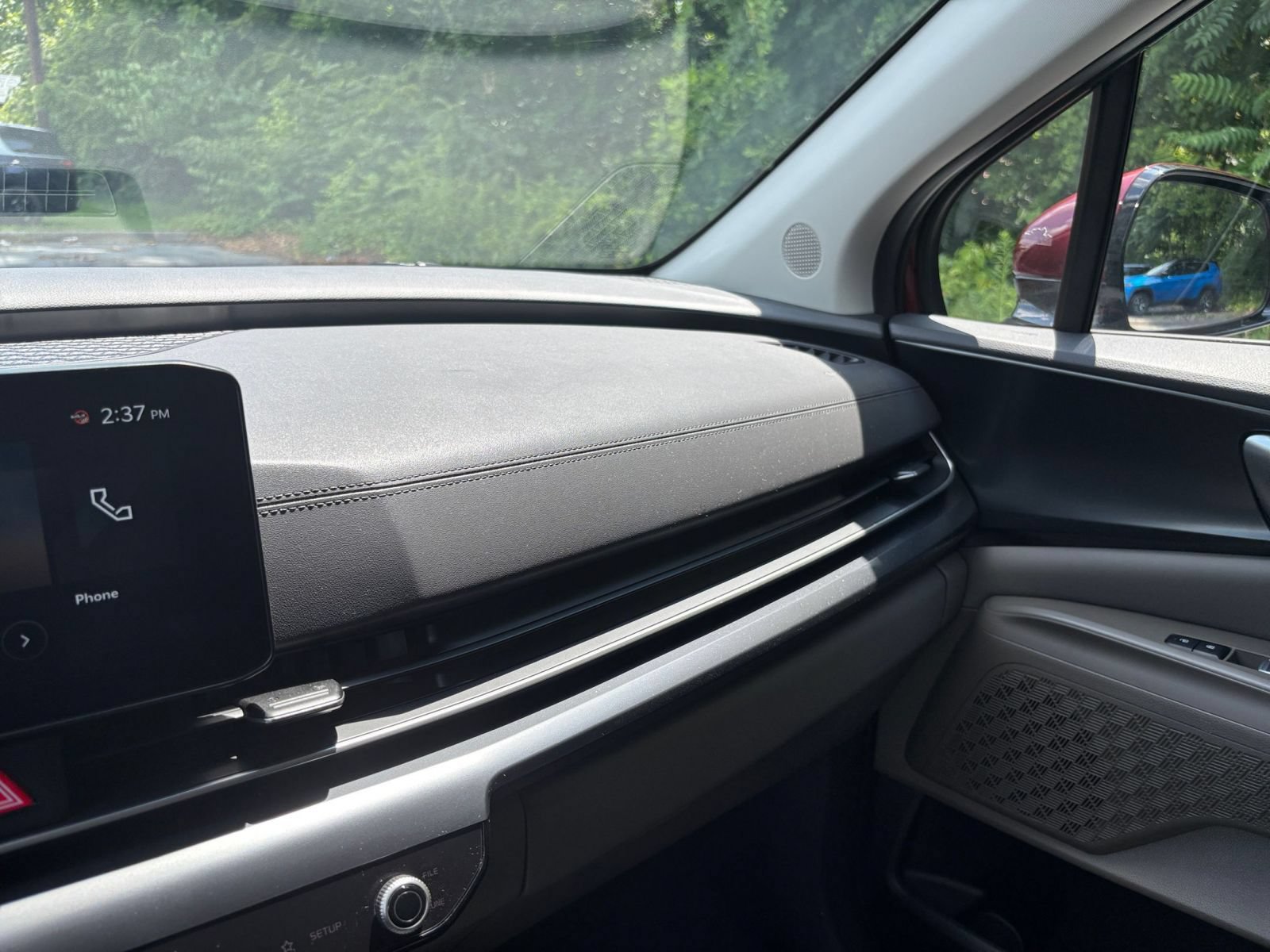 Used 2026 Kia Carnival FWD image 32