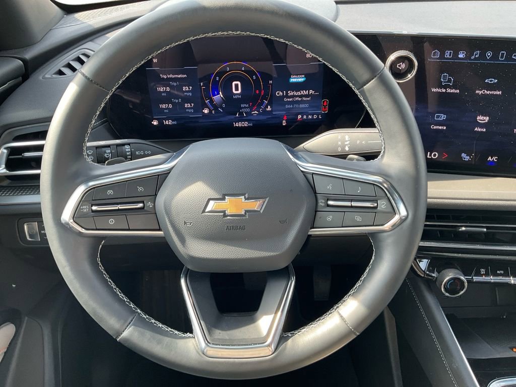 Used 2025 Chevrolet Traverse LT image 16