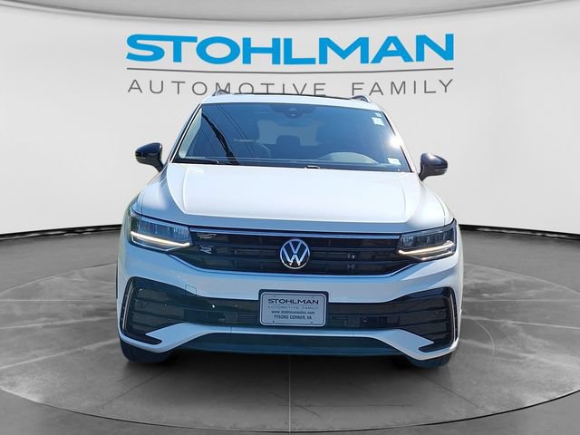 Certified 2024 Volkswagen Tiguan SE R-Line FWD image 2