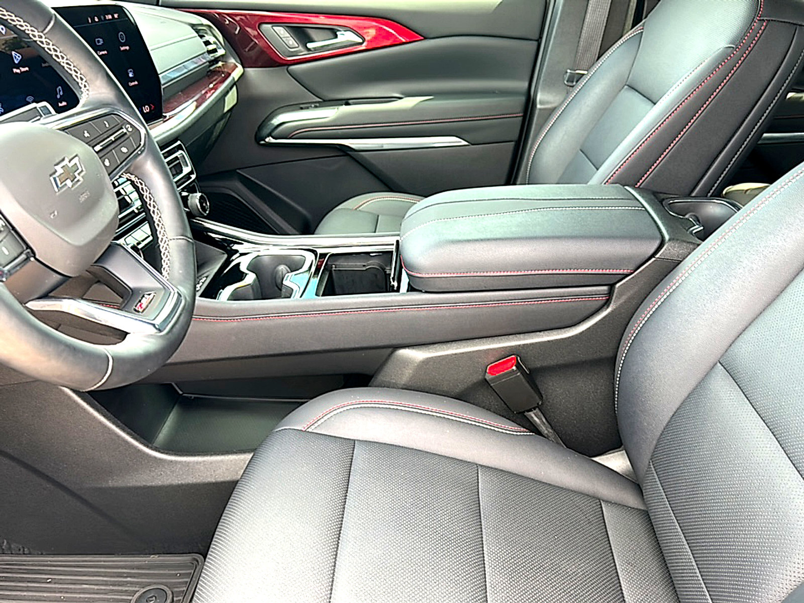 Used 2025 Chevrolet Traverse Z71 AWD/4WD image 14