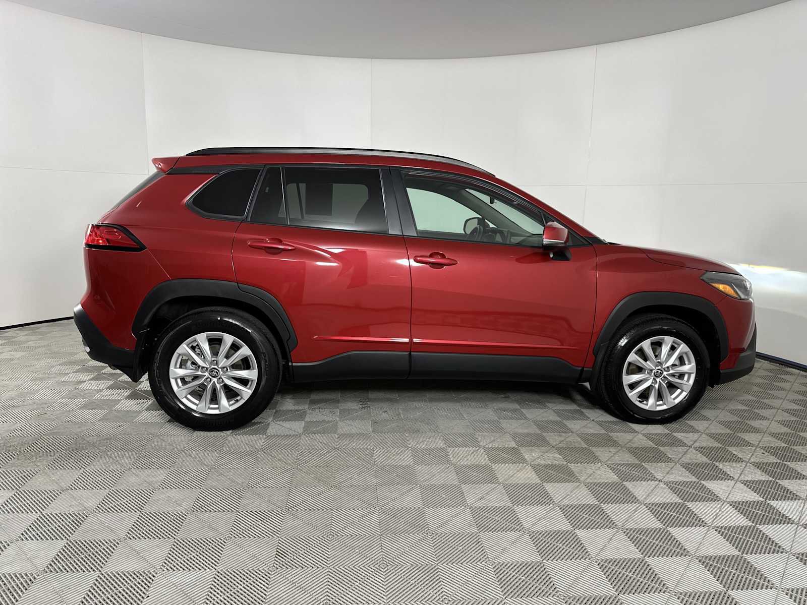 Used 2024 Toyota Corolla Cross LE AWD/4WD image 9