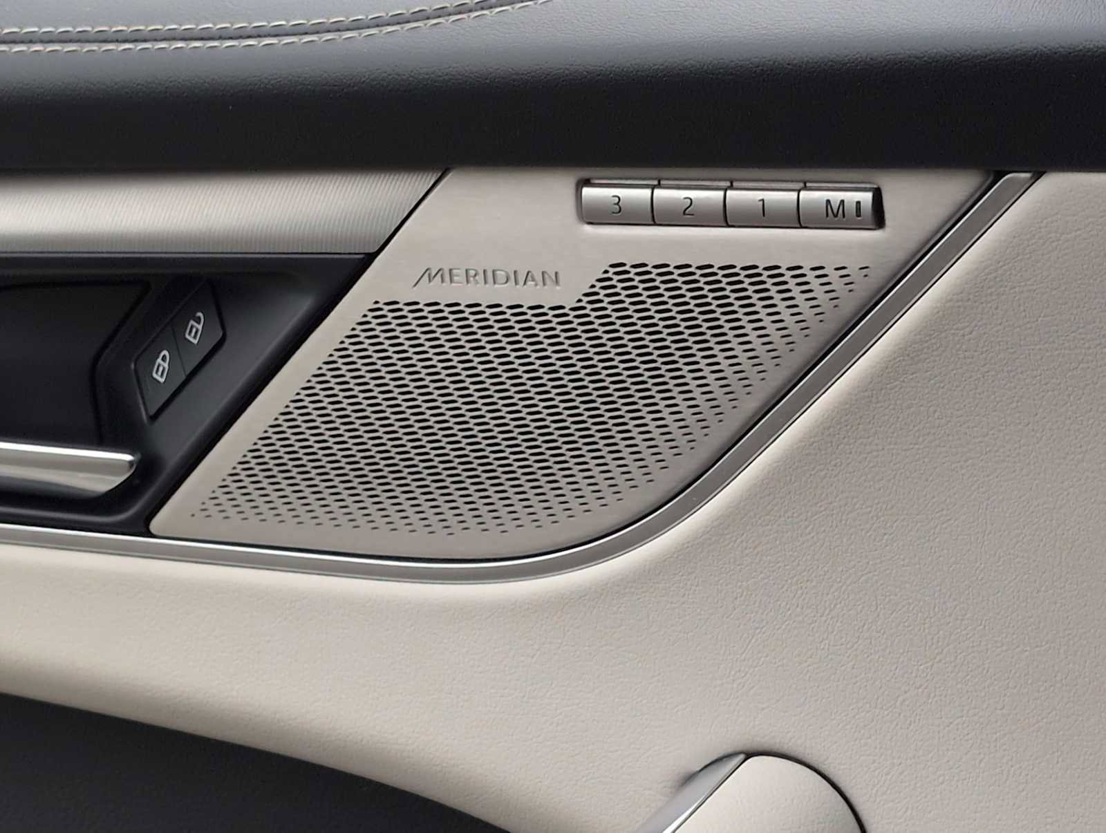 Used 2025 Jaguar F-PACE R-Dynamic S AWD/4WD image 28