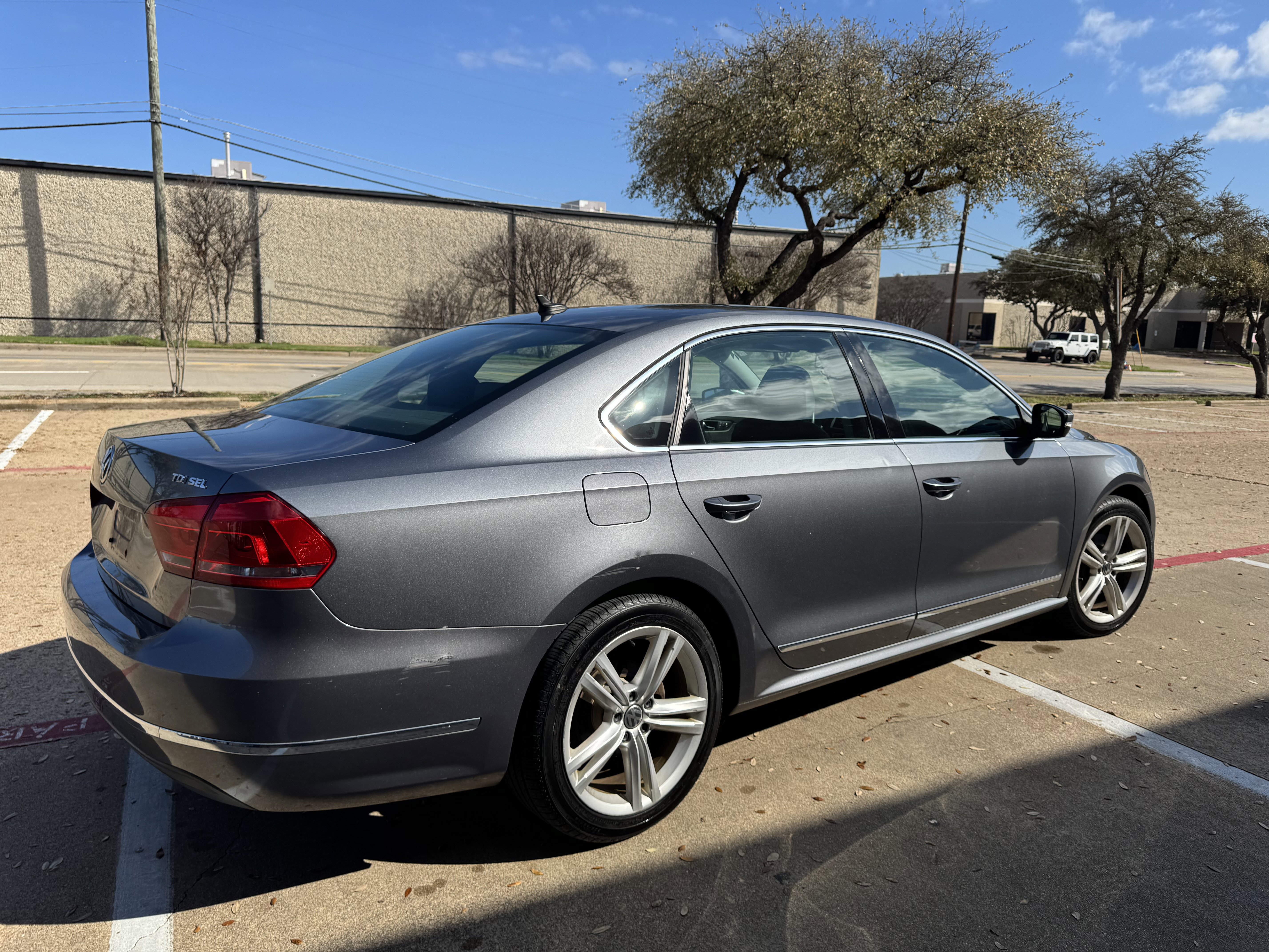 Used 2015 Volkswagen Passat TDI SEL Premium FWD image 5