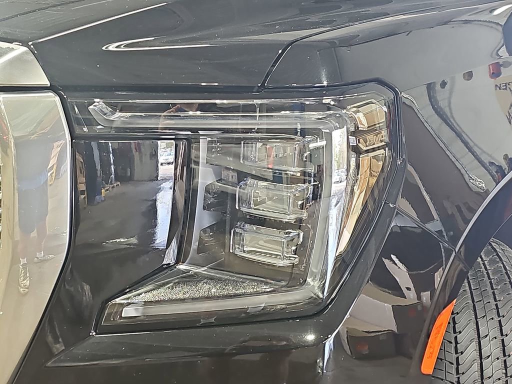 Used 2021 GMC Yukon XL Denali w/ Denali Premium Package image 39