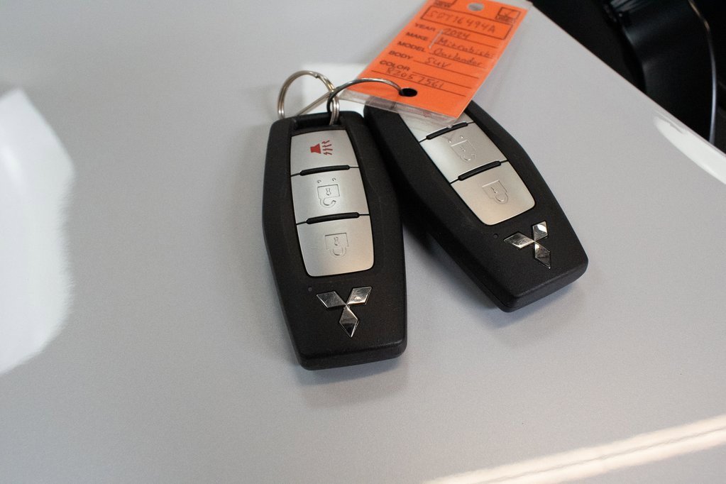 Used 2024 Mitsubishi Outlander ES image 24