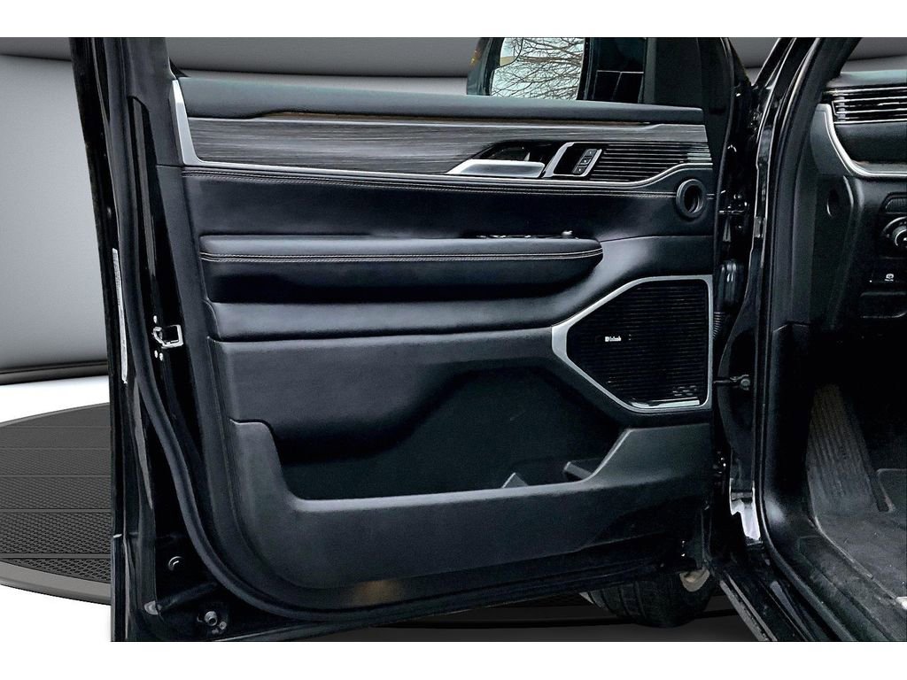 Certified 2024 Jeep Wagoneer L Series III w/ Premium Group I image 20