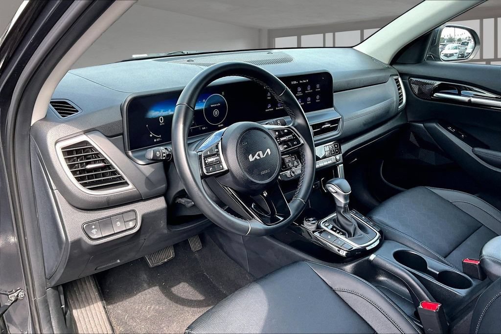 Used 2024 Kia Seltos EX AWD/4WD image 14