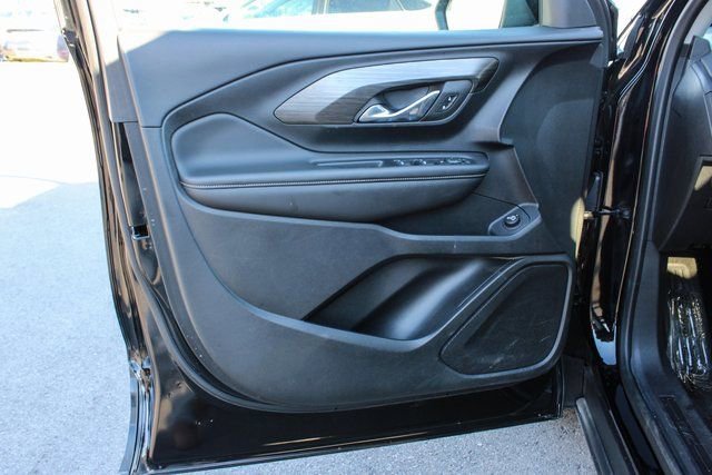 Used 2023 GMC Terrain SLE w/ Driver Convenience Package image 10
