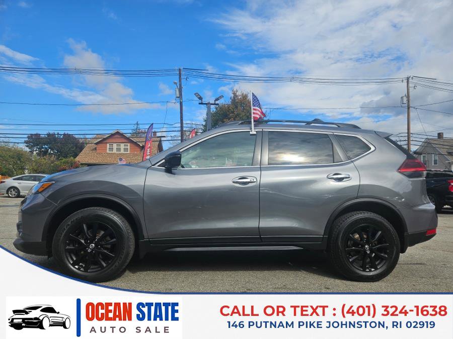 Used 2018 Nissan Rogue SV image 2