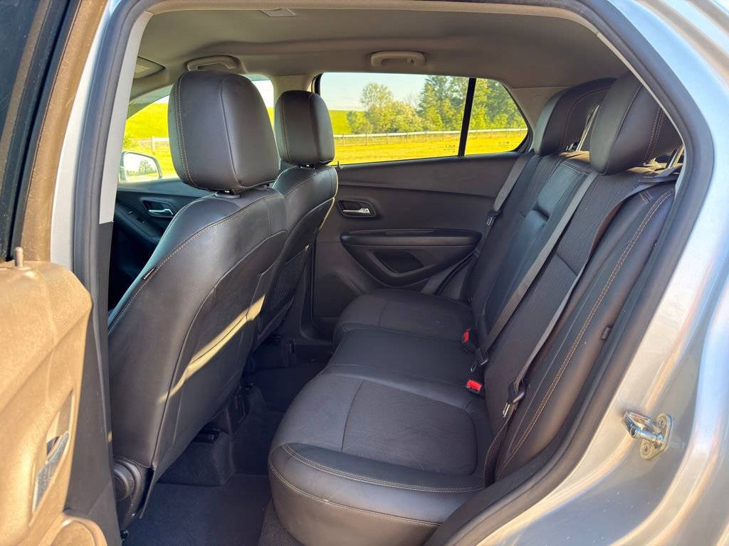 Used 2020 Chevrolet Trax LT w/ LT Convenience Package AWD/4WD image 25