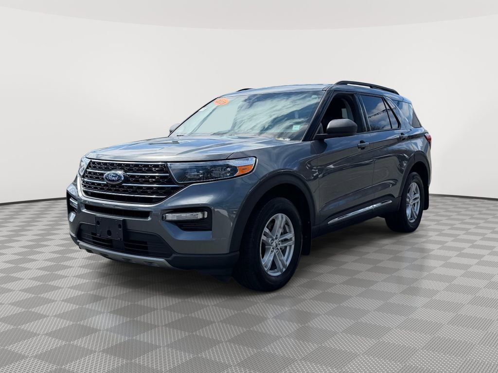 Used 2023 Ford Explorer XLT w/ Equipment Group 202A AWD/4WD image 3