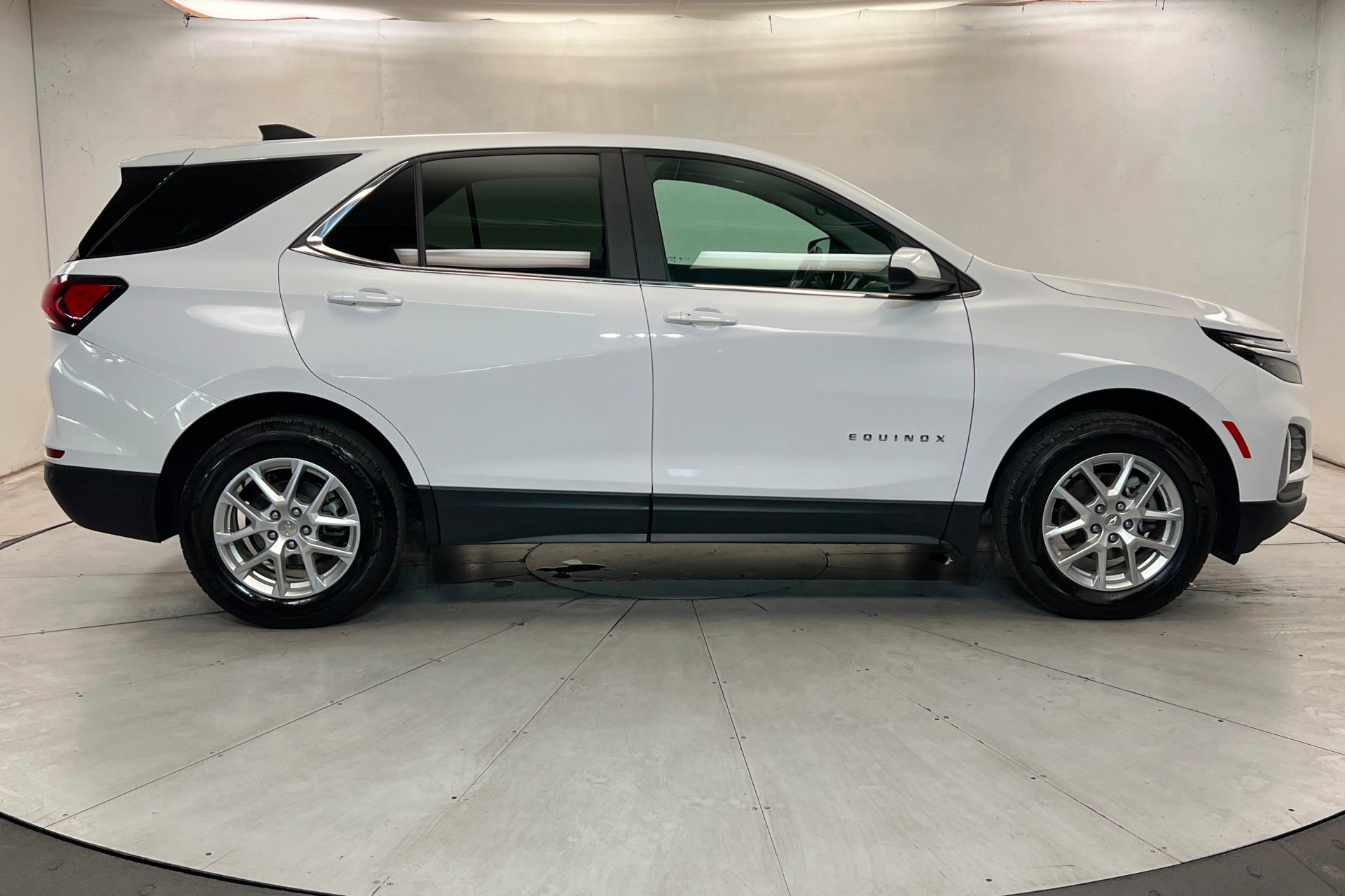 Used 2024 Chevrolet Equinox LT AWD/4WD image 6