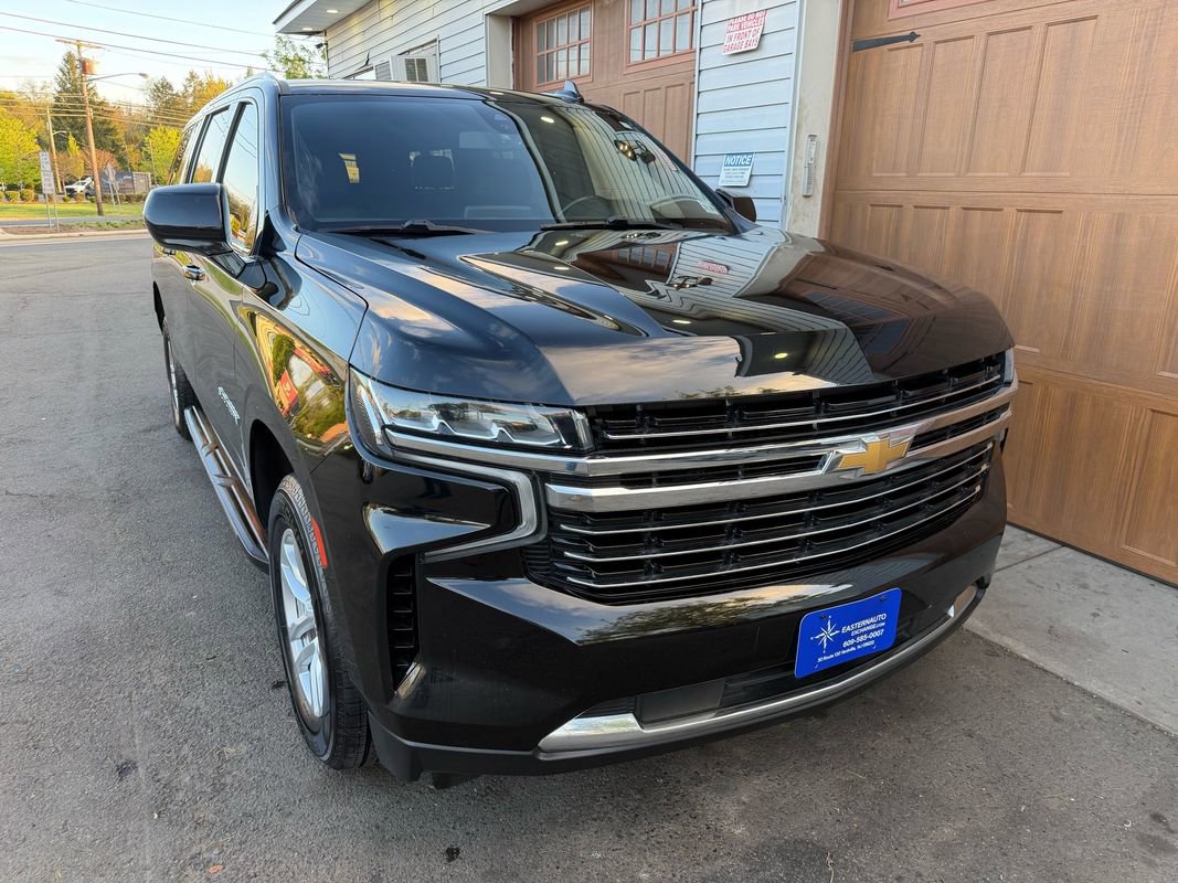 Used 2021 Chevrolet Suburban LT RWD image 1