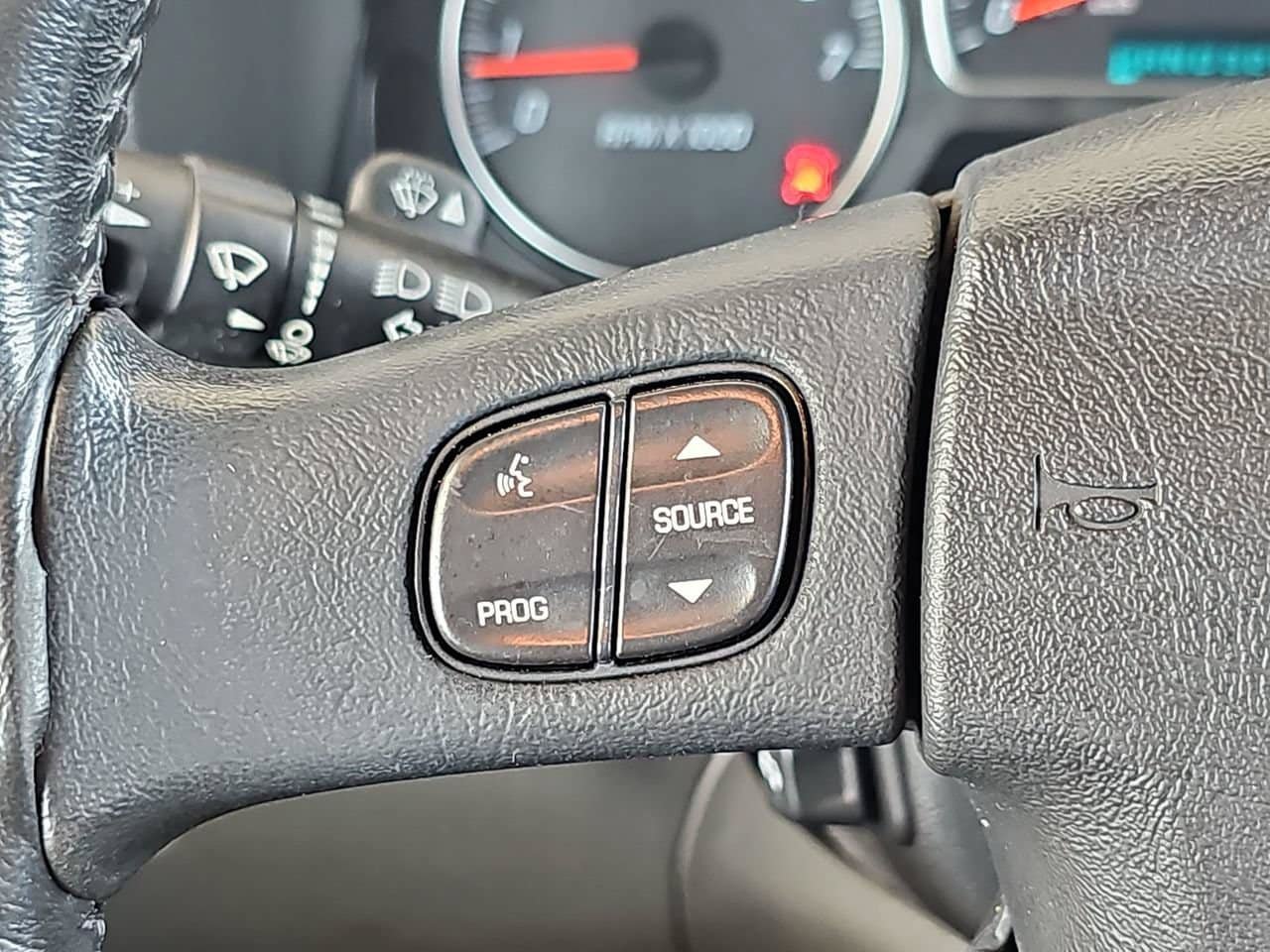Used 2004 GMC Envoy SLT AWD/4WD image 22