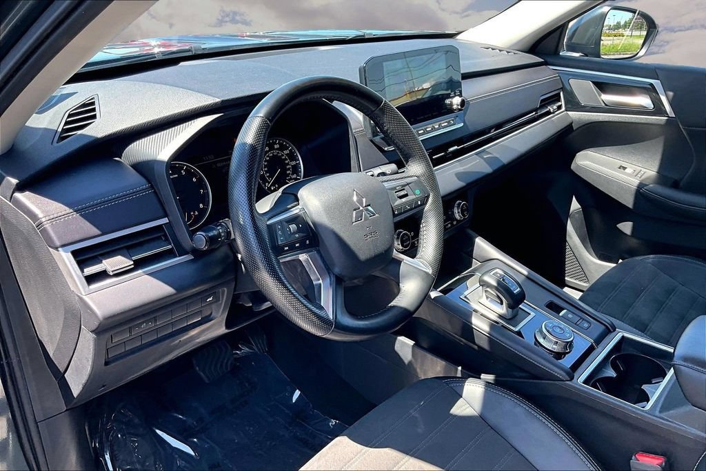 Used 2024 Mitsubishi Outlander SE AWD/4WD image 17