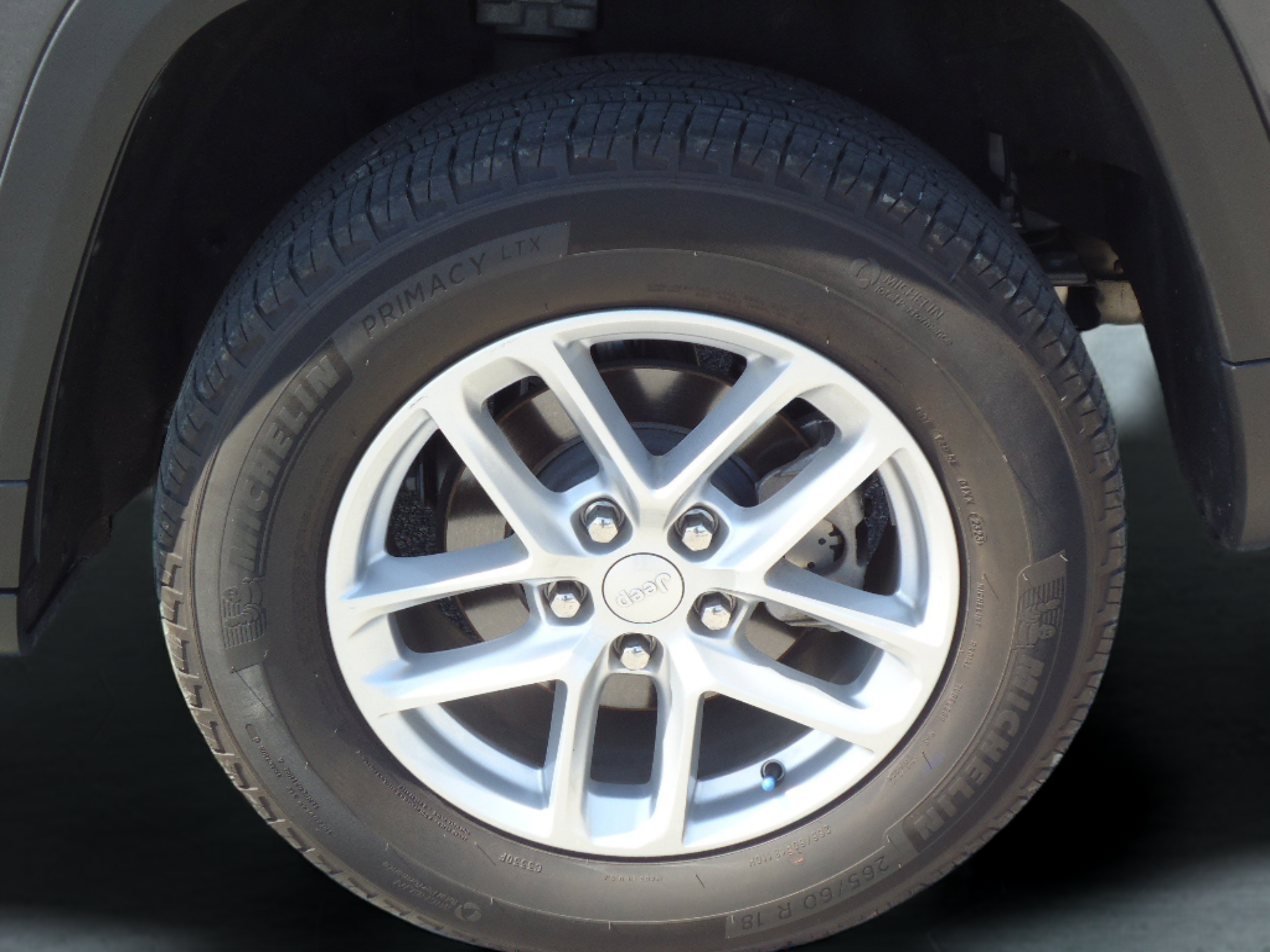 Used 2023 Jeep Grand Cherokee Laredo X AWD/4WD image 9