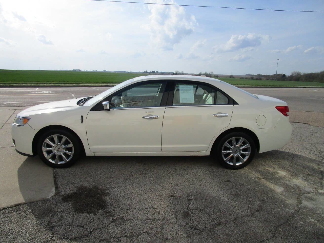Used 2012 Lincoln MKZ image 2