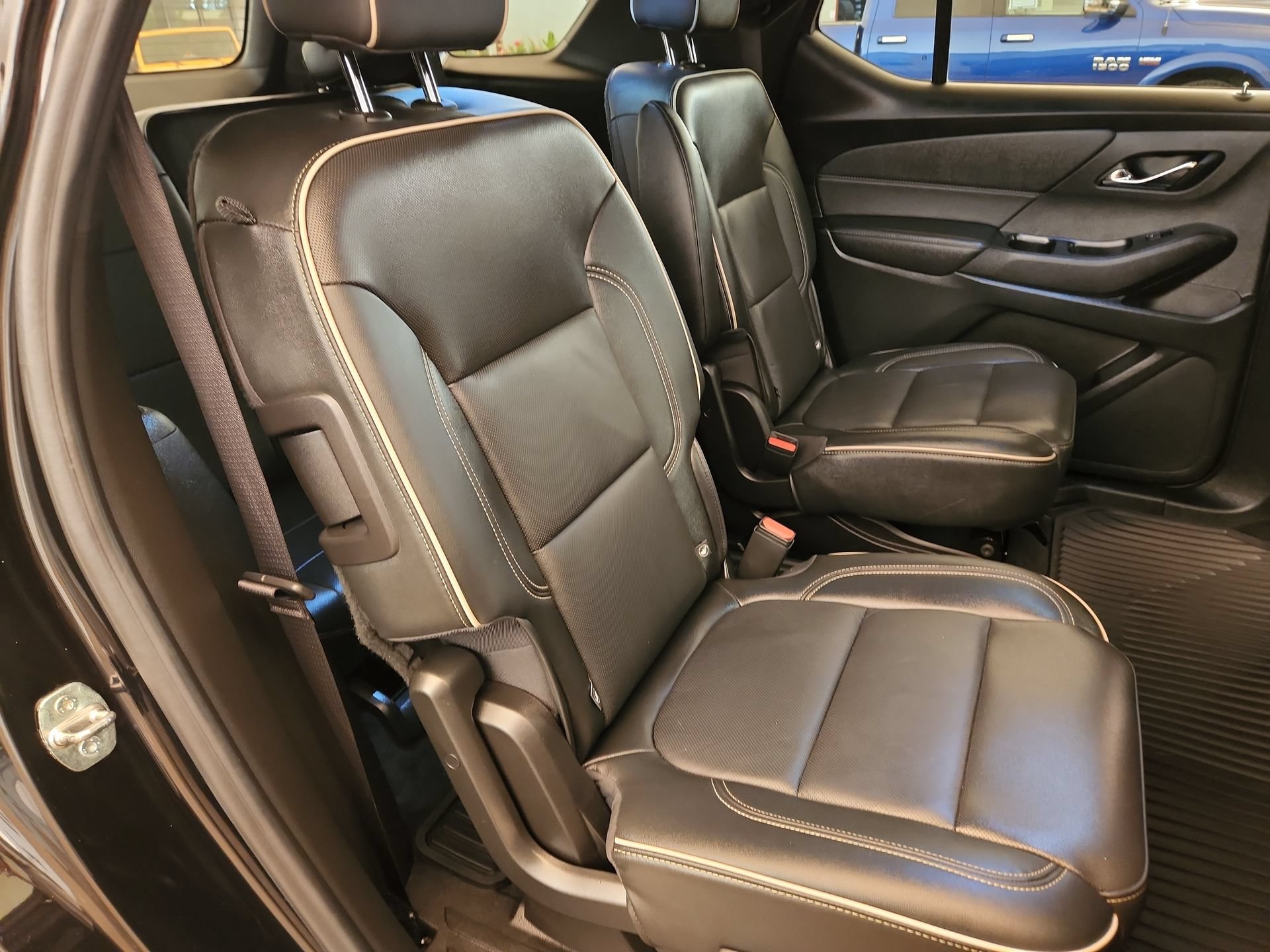 Used 2022 Chevrolet Traverse Premier AWD/4WD image 29