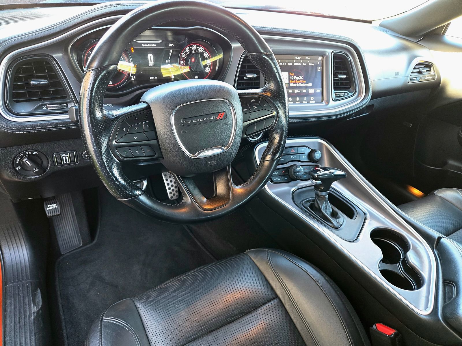 Used 2022 Dodge Challenger SXT w/ Plus Package image 8