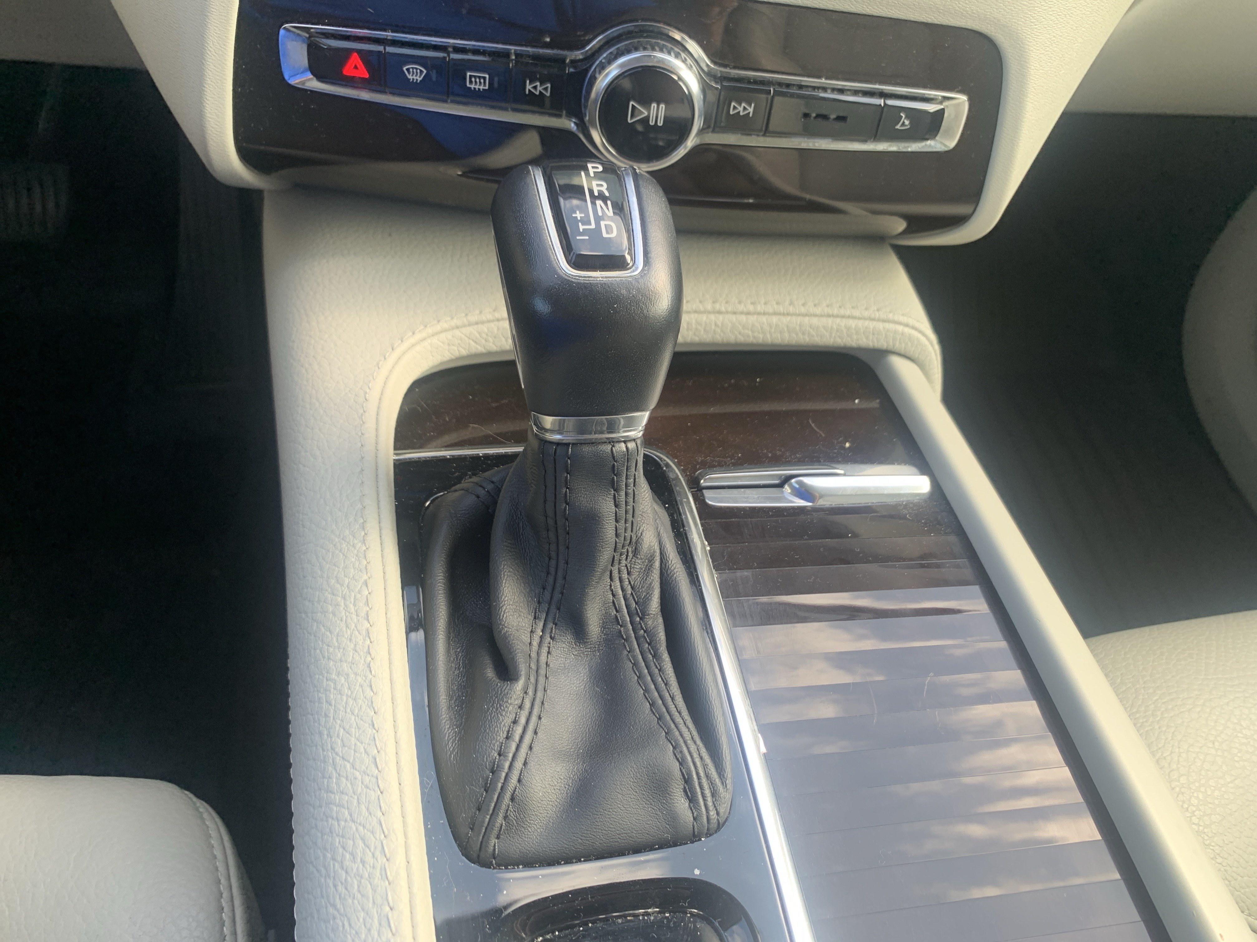 Used 2019 Volvo XC90 T6 Momentum w/ Advanced Package AWD/4WD image 26