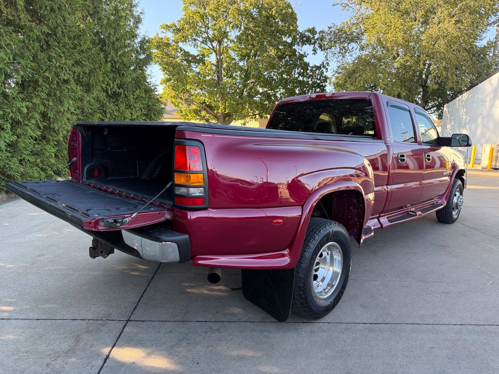 Used 2005 GMC Sierra 3500 SLT w/ Heavy-Duty Power Package RWD image 13
