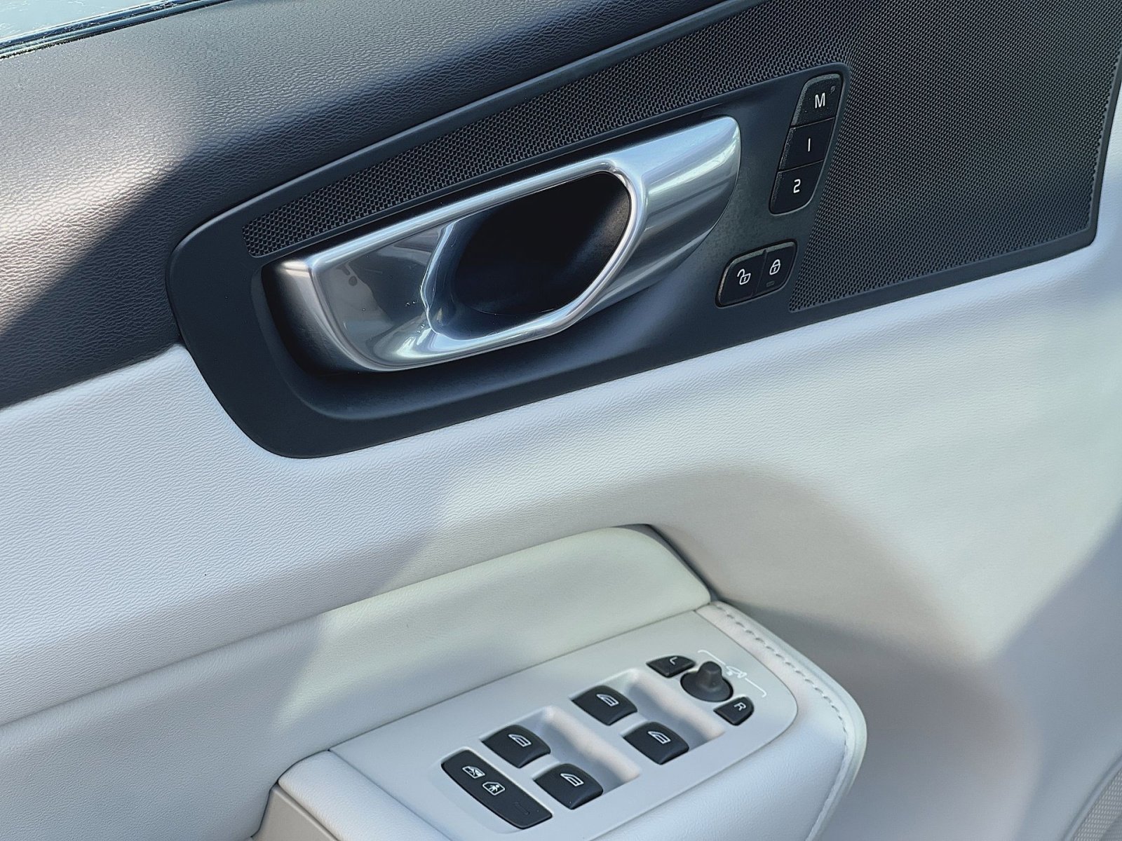 Used 2023 Volvo XC60 B5 Plus w/ Climate Package image 23