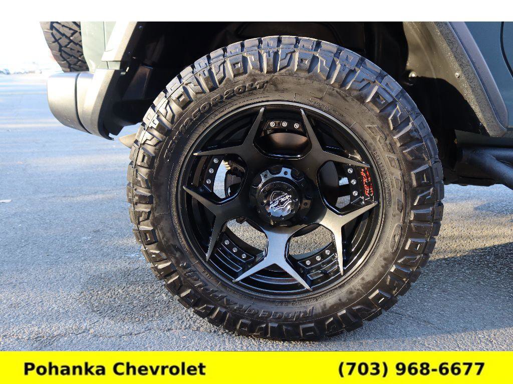 Used 2024 Jeep Wrangler Rubicon w/ Technology Group image 30