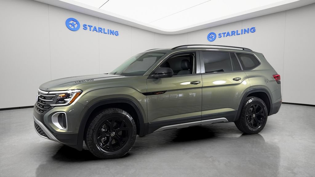 Used 2025 Volkswagen Atlas Peak Edition SE AWD/4WD image 2