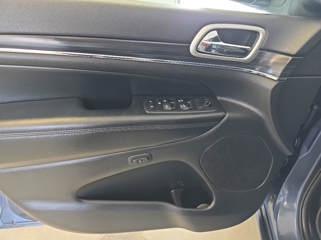 Used 2019 Jeep Grand Cherokee Limited w/ Trailer Tow Group IV AWD/4WD image 15