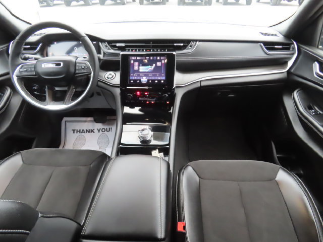 Used 2023 Jeep Grand Cherokee Altitude AWD/4WD image 27