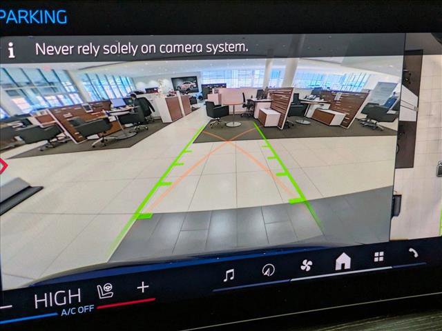 Used 2025 BMW X7 M60i image 14