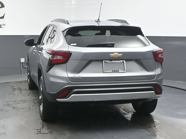 Used 2025 Chevrolet Trax LT FWD image 39